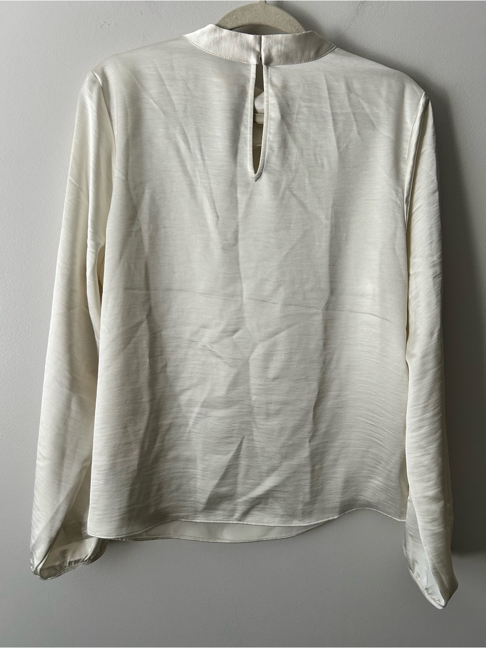 Express Women's Ivory Satin Mock Neck Button-Trim Blouse L - Picture 3 of 8
